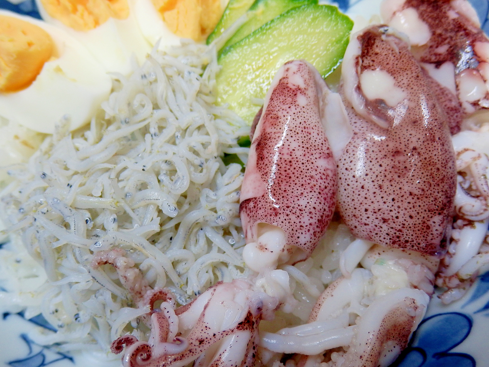 ヒイカとシラスの丼ご飯 ふっくら下ごしらえ レシピ 作り方 By 夏はぜ 楽天レシピ ヒイカとシラスの丼ご飯 ふっくら下ごしらえ レシピ 作り方 By 夏はぜ 楽天レシピ