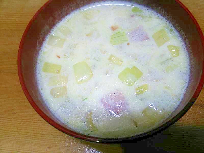 フライパンでミルクスープ/玉葱ベーコン