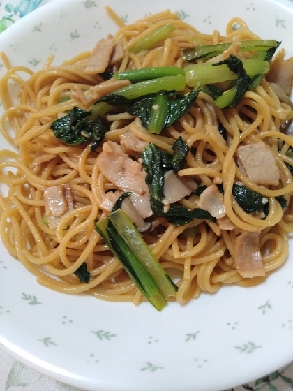 分量の醤油だとしっかり色がついた。
オリーブオイルとバターの油はもう少し軽めが好きかも。手早く出来るのはありがたい。私はしめじもプラスしました。