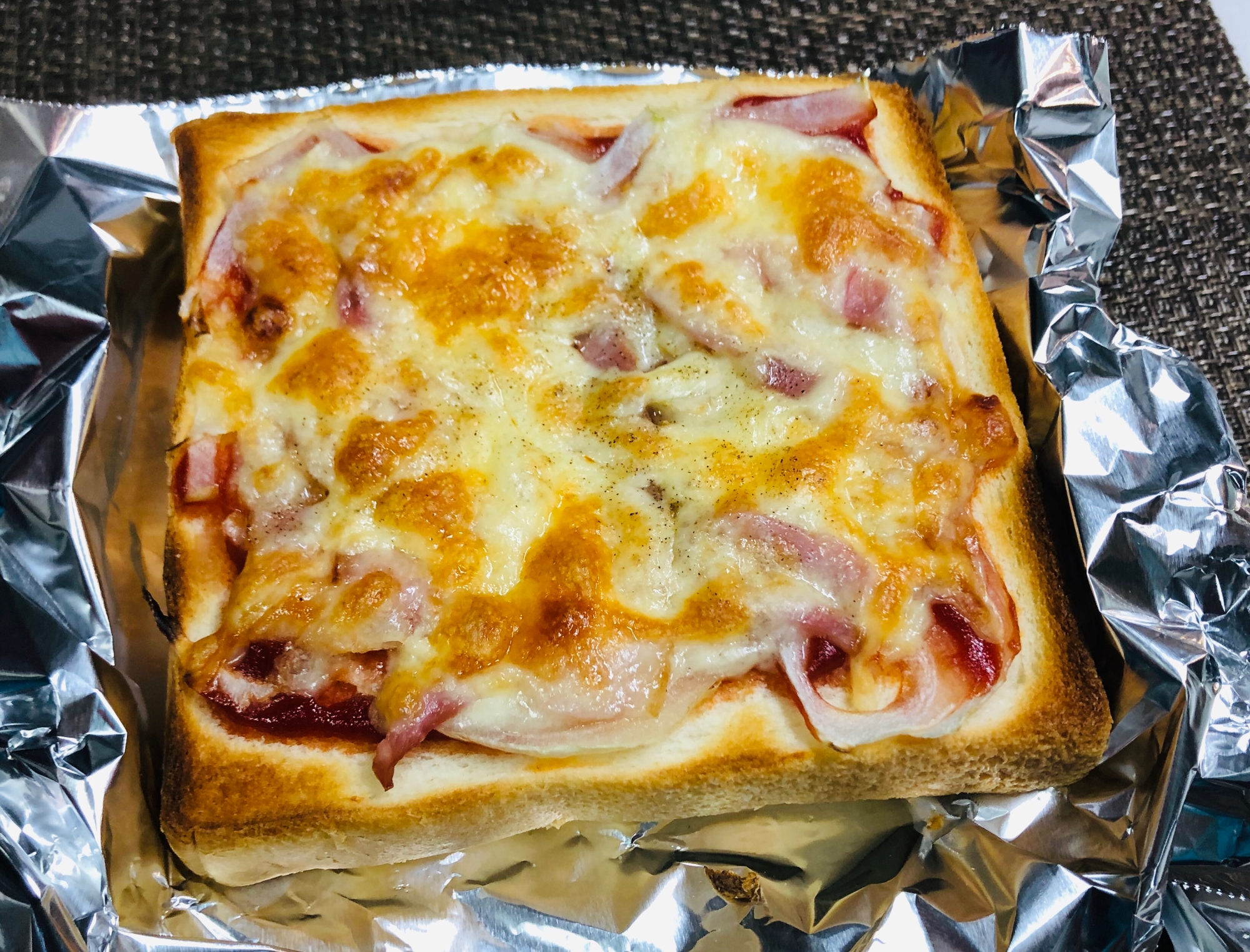 具材はたった3種類!すぐ出来るお夜食ピザトースト