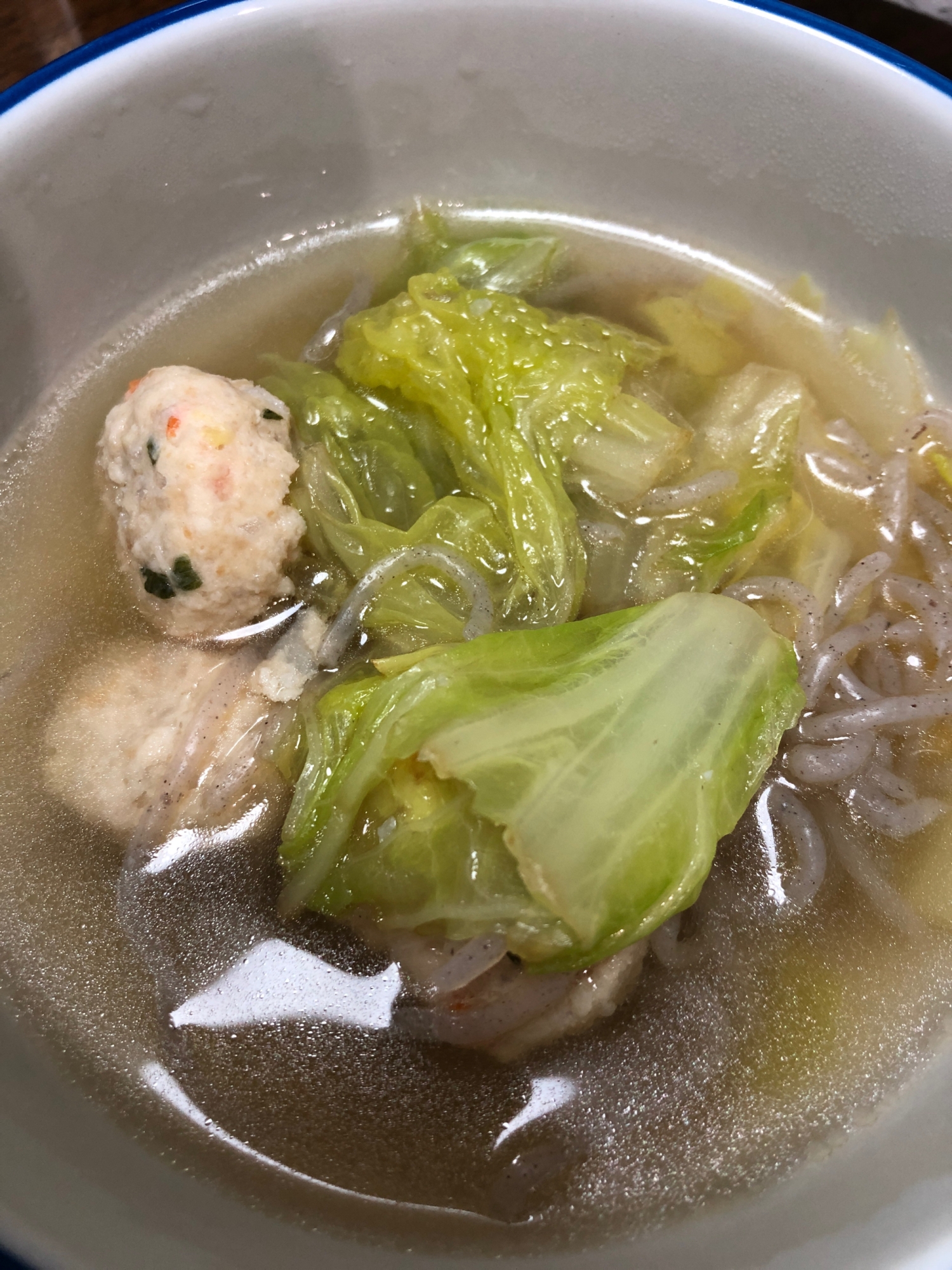 春雨と糸こんにゃくと鶏団子のスープ