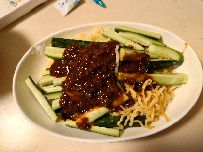 今日はジャージャー麺を作りました。同じ麺類と言う事で作ったよレポートを送らせて頂きました。