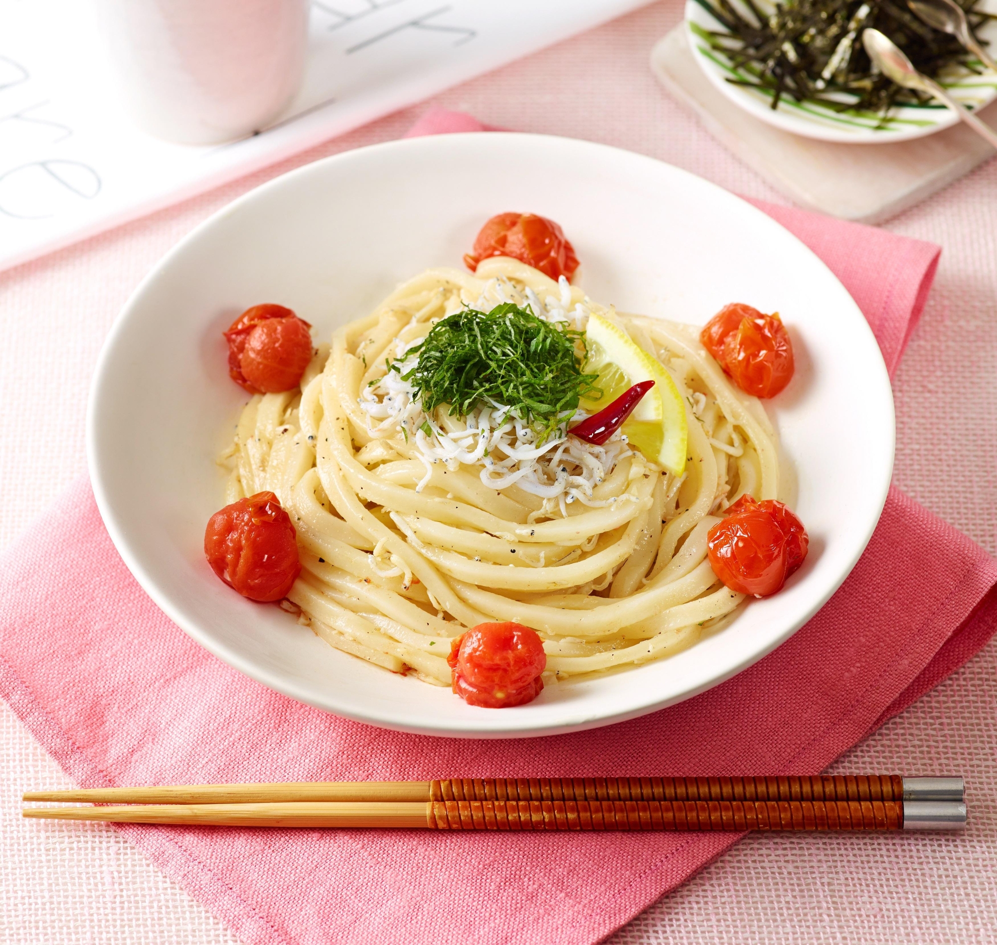 しらすとトマトのうどんペペロンチーノ