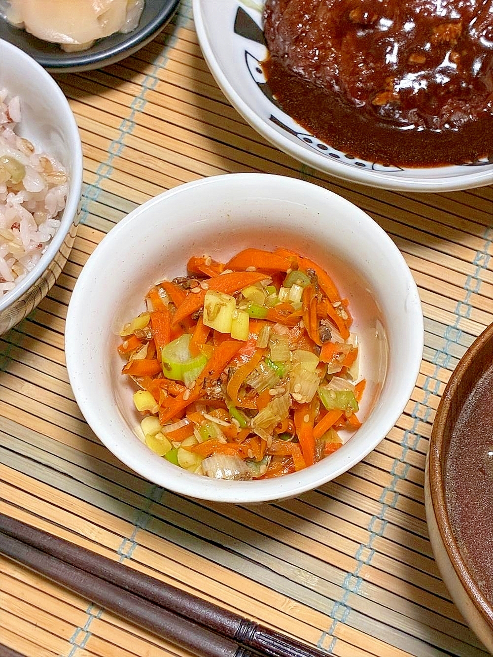 イワ缶パッ缶して細切りにんじんとちりちりきんぴら
