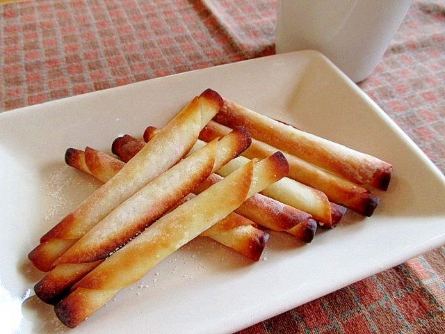 余った餃子の皮で!揚げずにパリパリチーズスナック♪