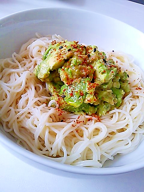 明太アボカドそうめん