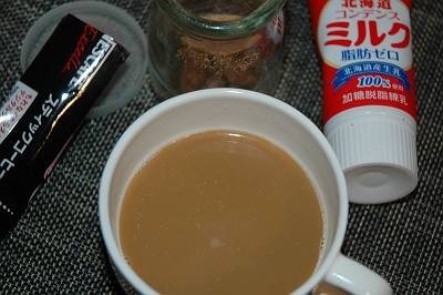 スティクコーヒーで作ってみました。練乳の新たな使い道！ブラックコーヒーに甘いおやつが好きだったけど、いつの間にか甘いコーヒーが定着しているダイエッタァ～です