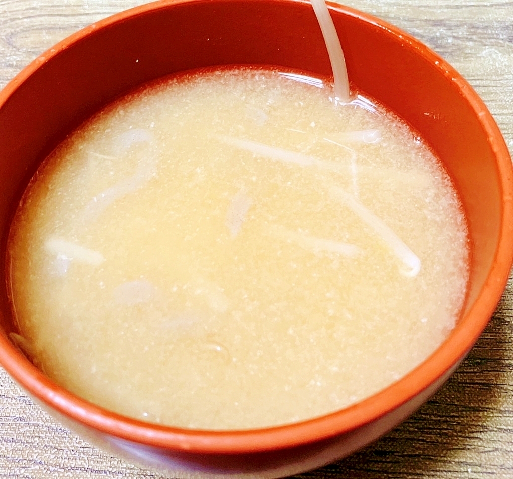 モヤシときんぴら蒟蒻の味噌汁