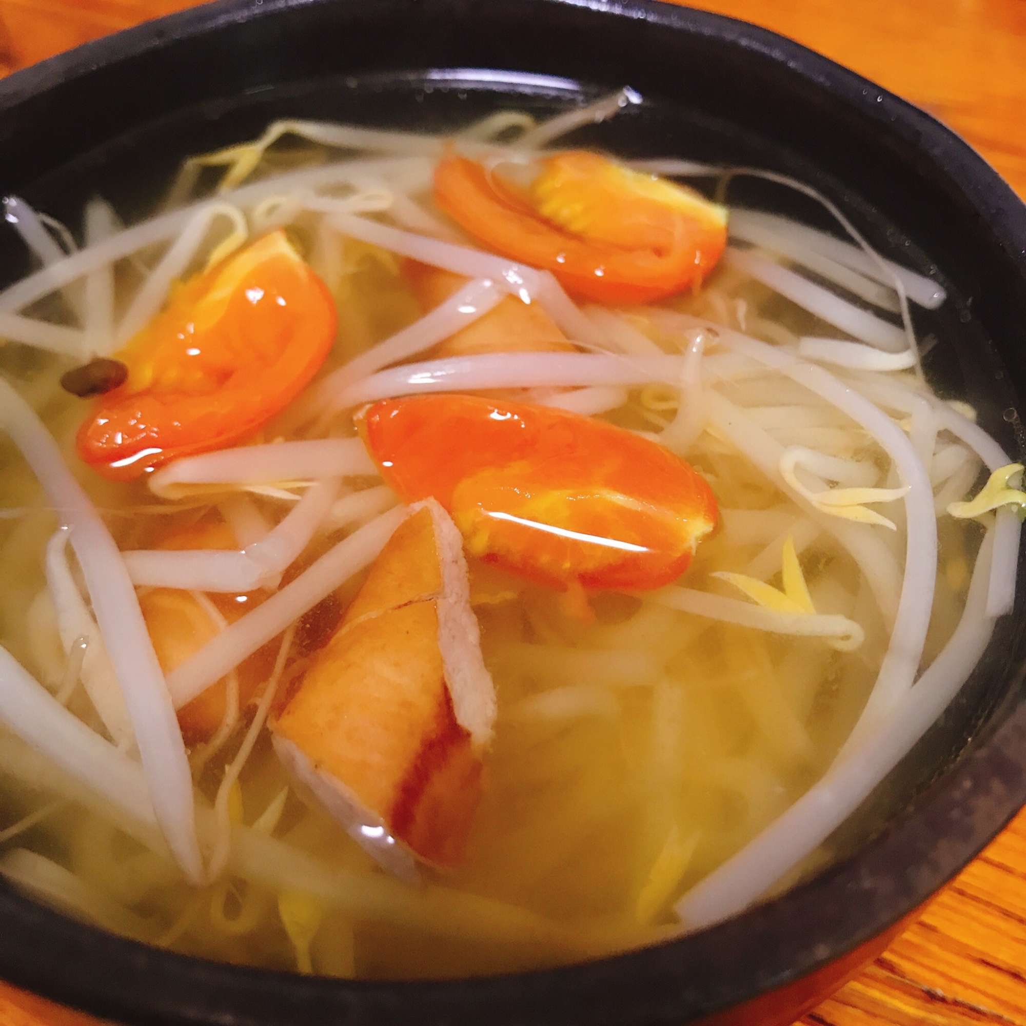 【簡単】もやしとトマトの洋風スープ