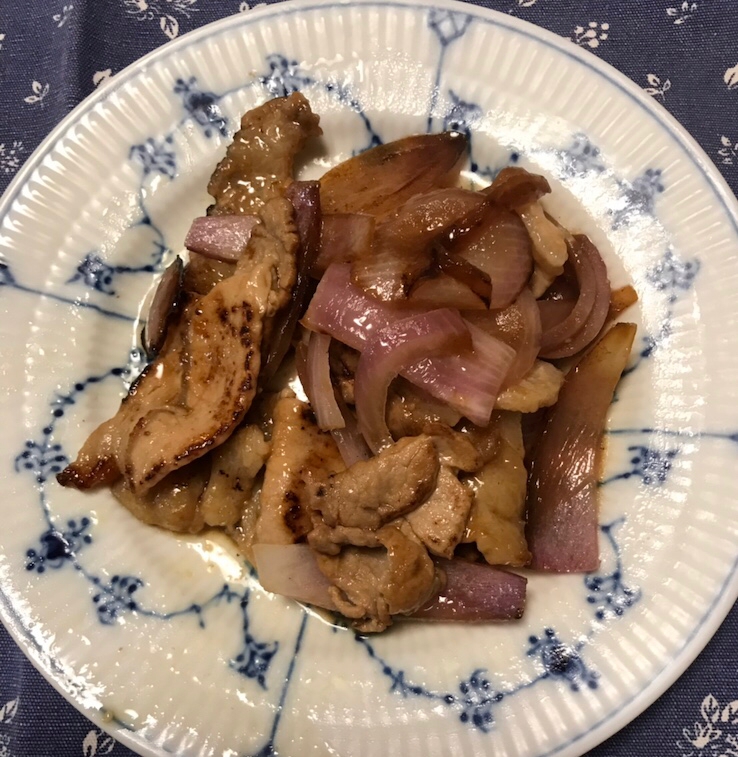 豚ロース肉と赤たまねぎのニンニク醤油炒め