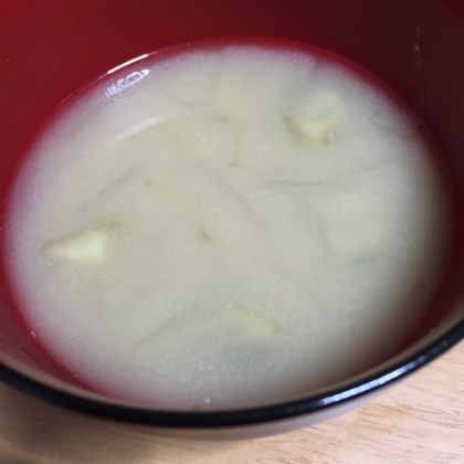 具が沈んだ残念な写真ですみませんσ(^_^;)

なすのお味噌汁初めて作りましたが、おいしかったです！