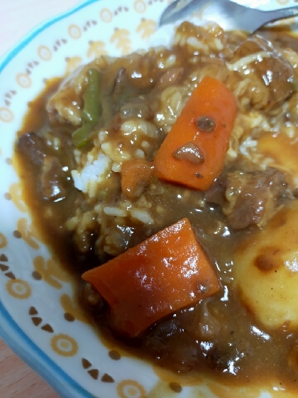 牛肉たっぷり煮込んだ濃厚カレー！