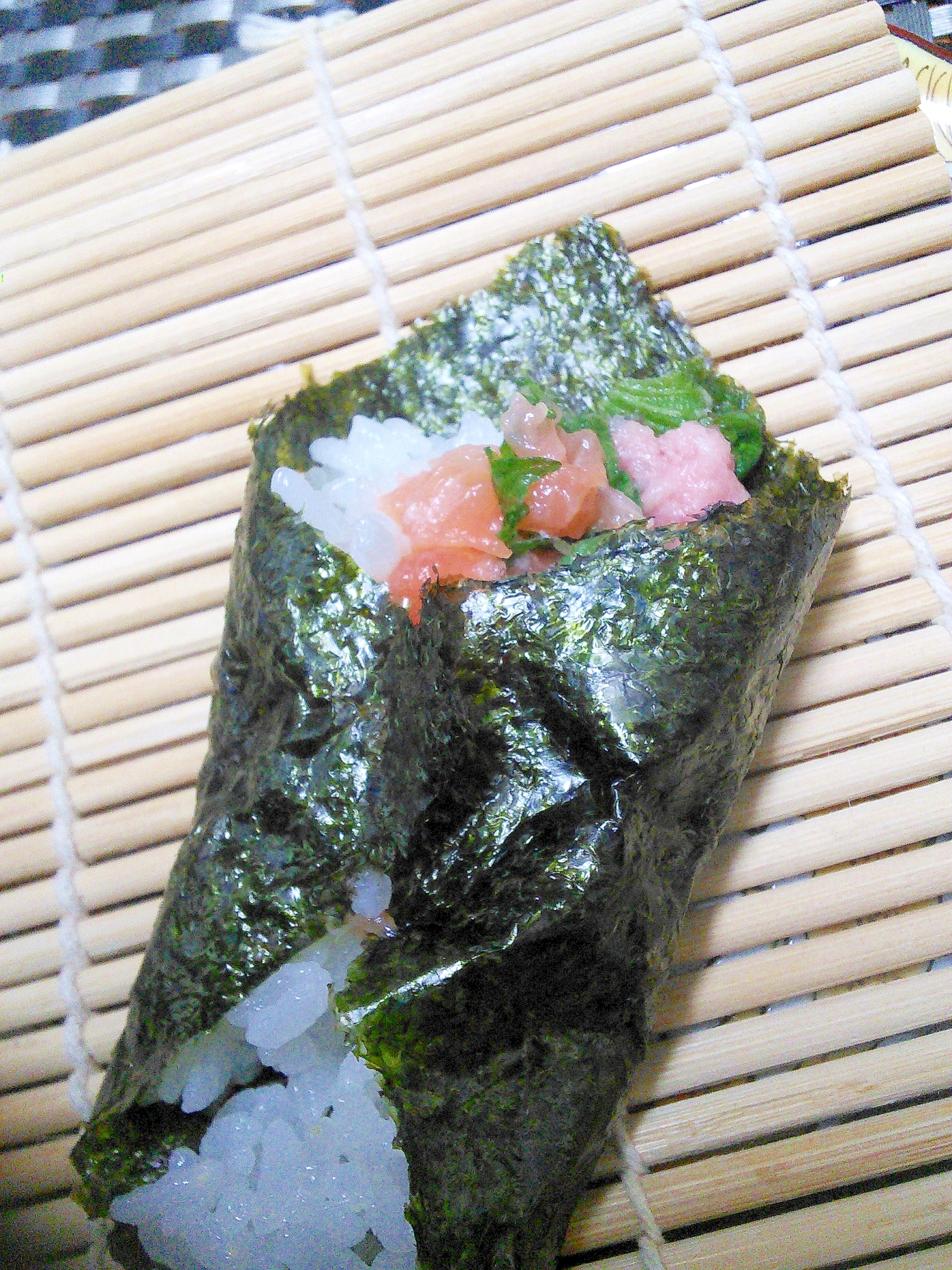 鮭とねぎとろの手巻き寿司