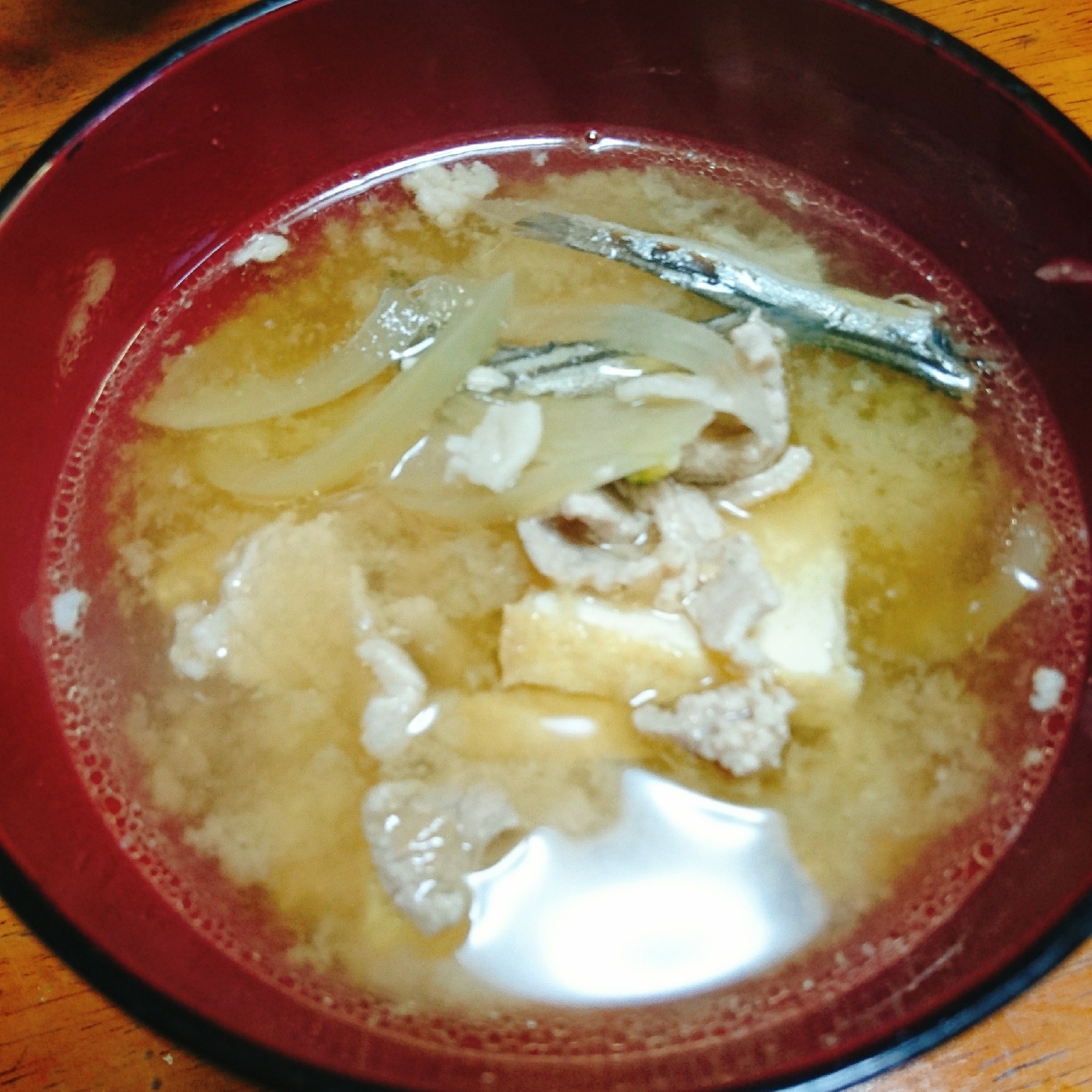 豚肉と厚揚げの煮干しの味噌汁