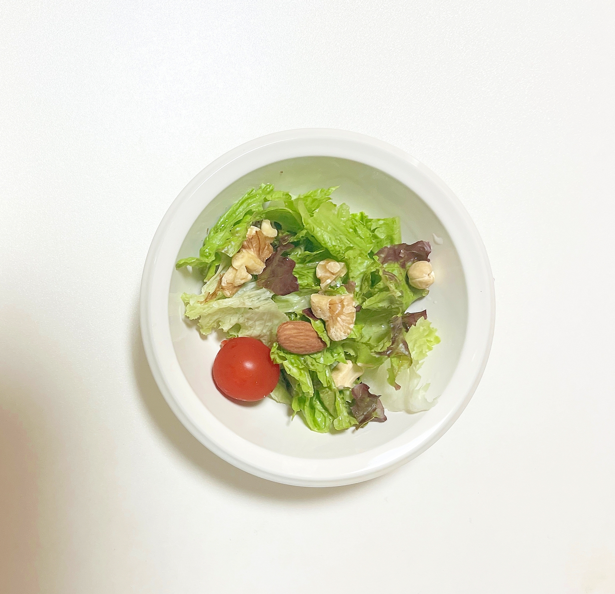 朝食☆ナッツサラダ
