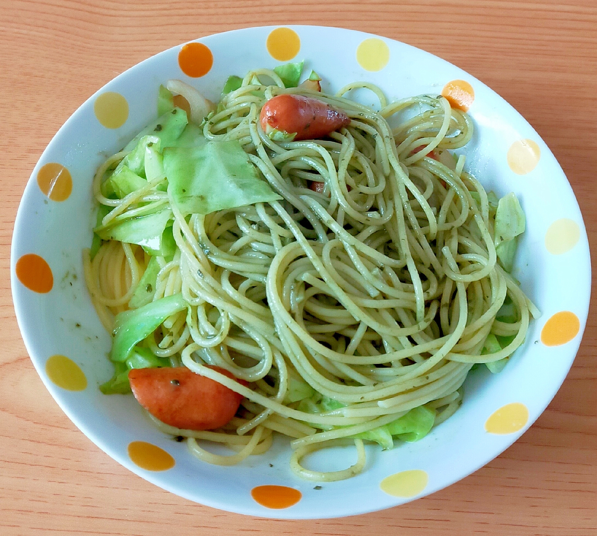 キャベツとウインナーのジェノベーゼパスタ