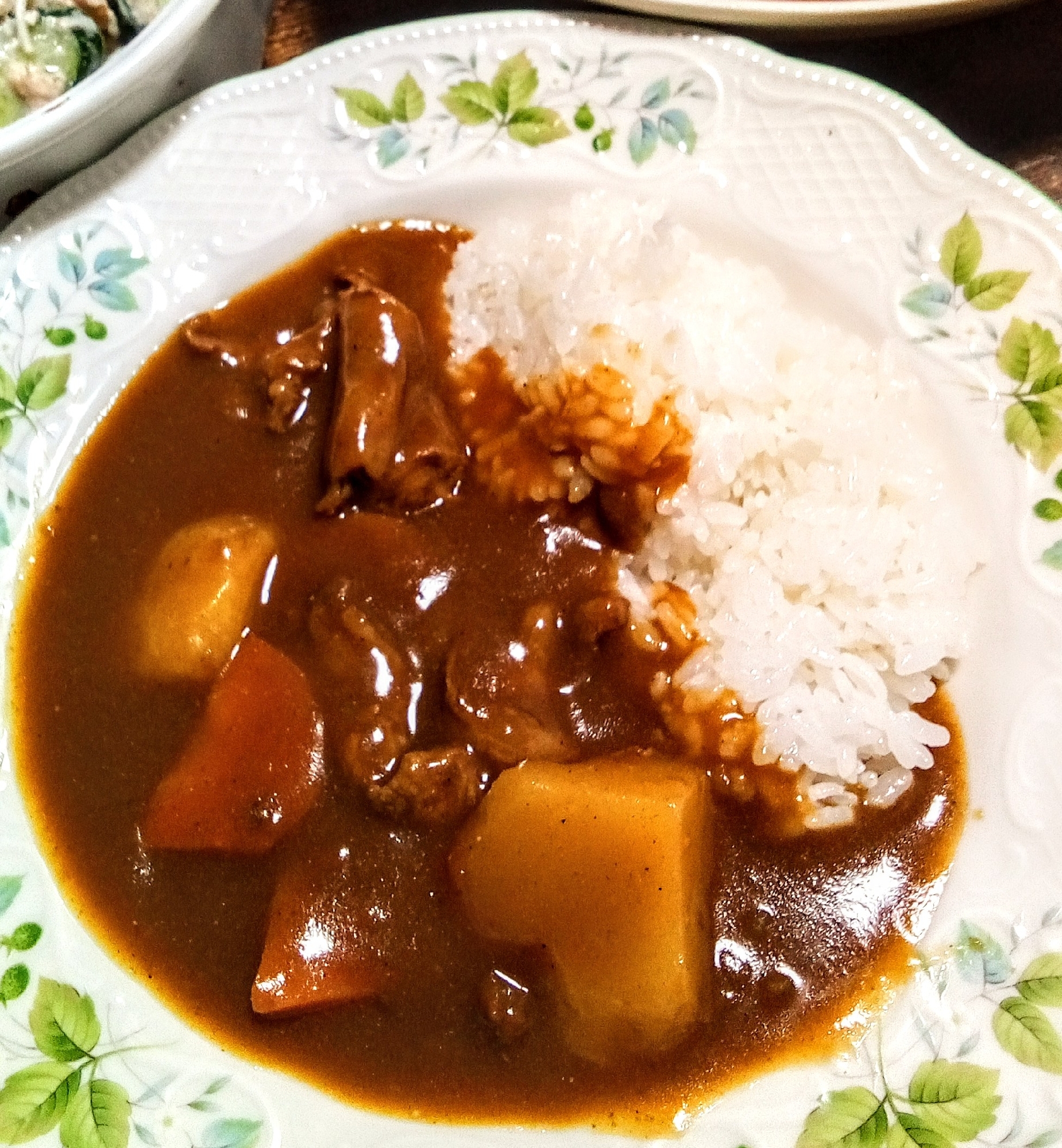 今日のカレーは、牛すじカレーですよ(^^)