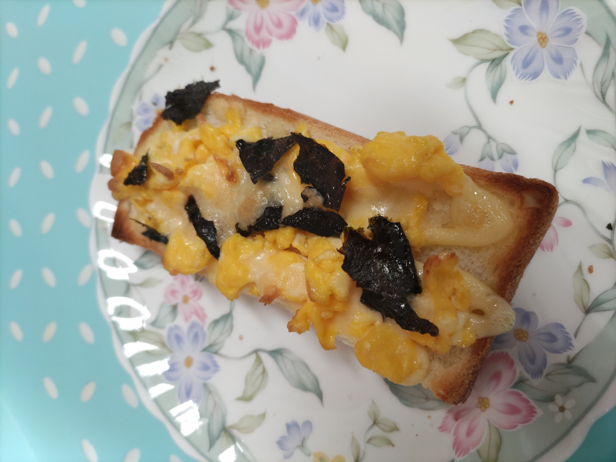 炒り卵と味海苔のチーズトースト