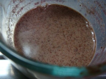 チョコクリームの作りの残りの鍋でチョコミルク