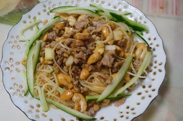 カシューナッツとひき肉のソーメン