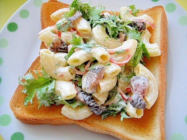 キューちゃん入り和風マカロニサラダトースト レシピ・作り方 by