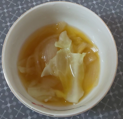 キャベツと新玉ねぎの味噌汁