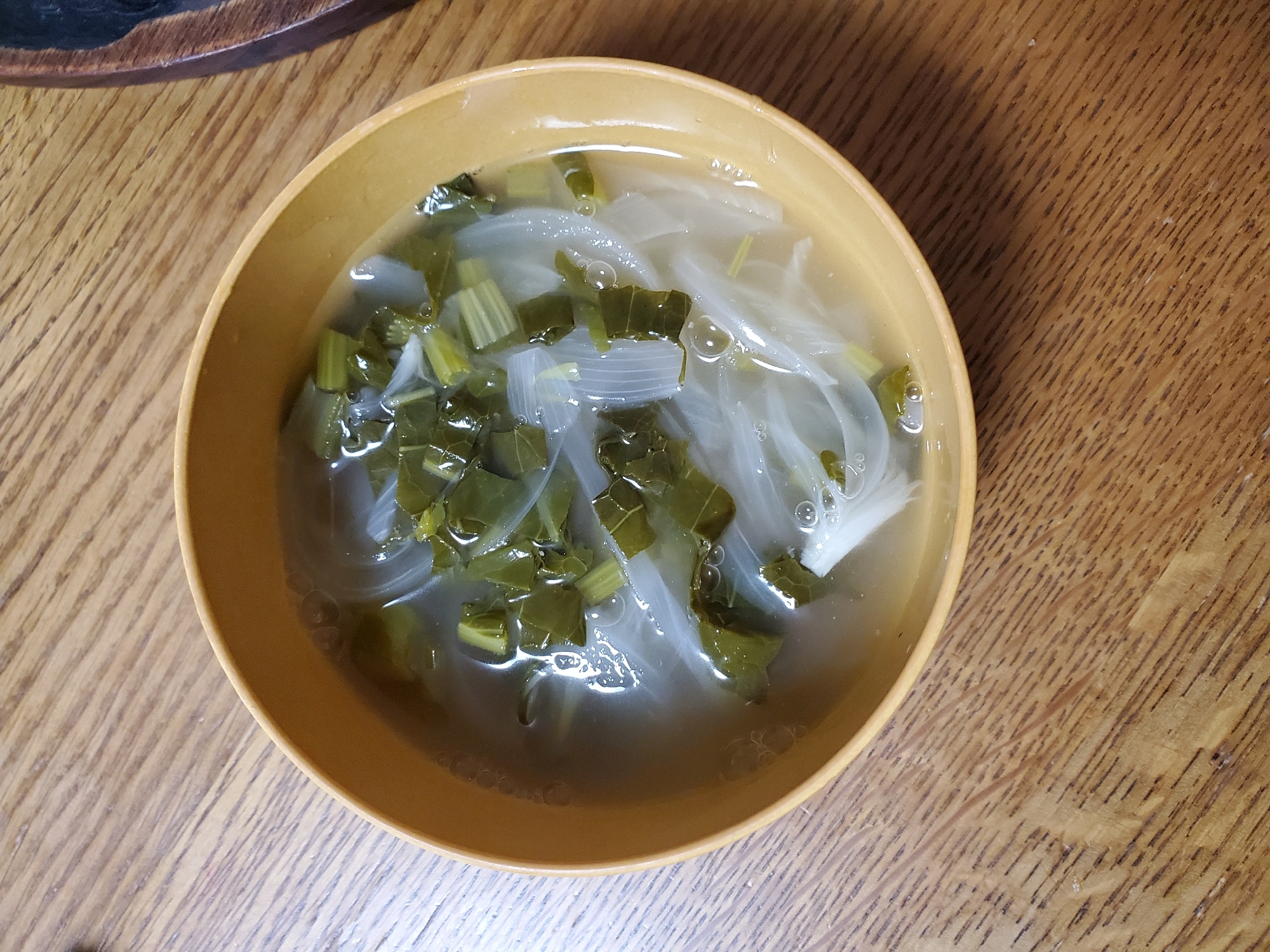 玉ねぎとかぶの葉のスープ