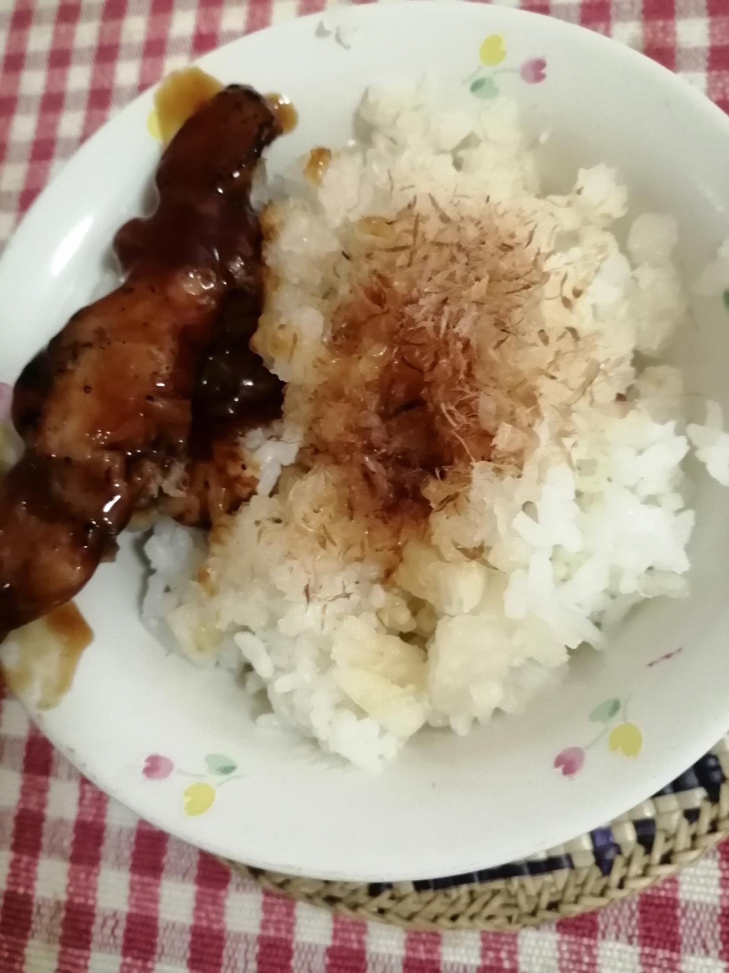 簡単に、焼き鳥とおろし大根鰹節めんつゆご飯