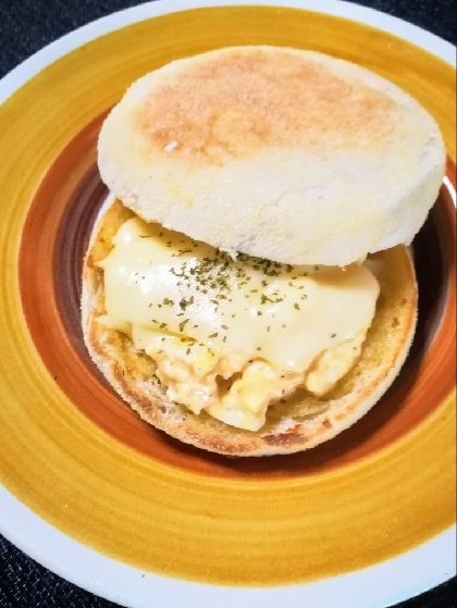 卵サラダ＆とろけるチーズのイングリッシュマフィン