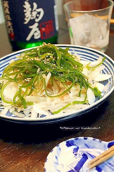 切り昆布と新玉ねぎのサラダ