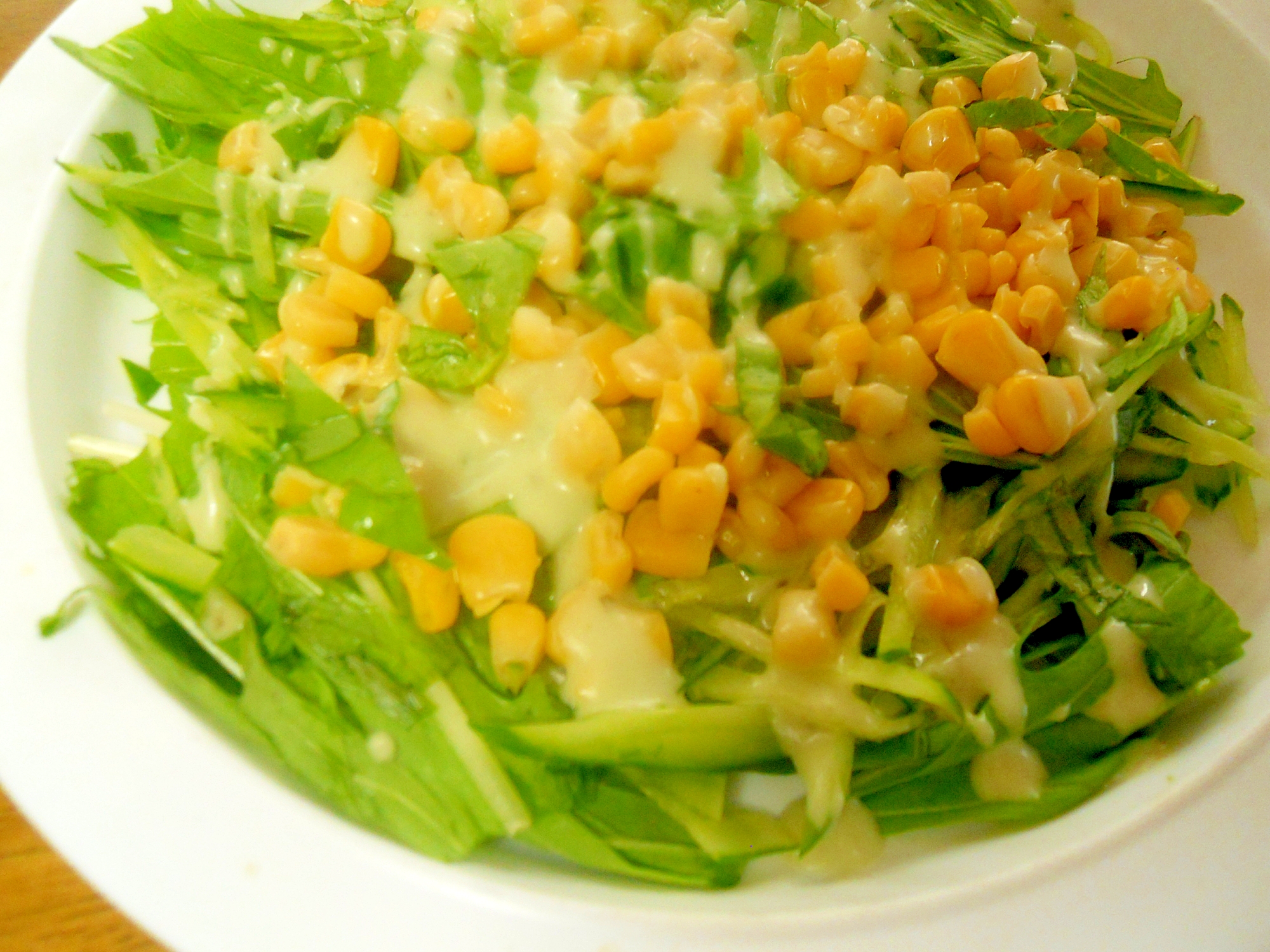 Ｗバジル　水菜と胡瓜でコーンサラダ