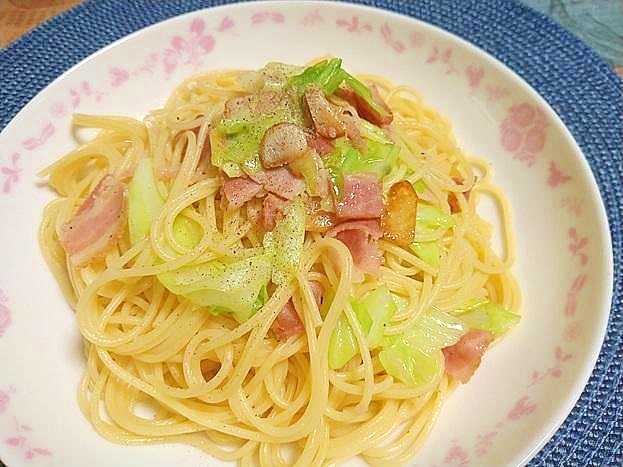 キャベツとベーコンのパスタ