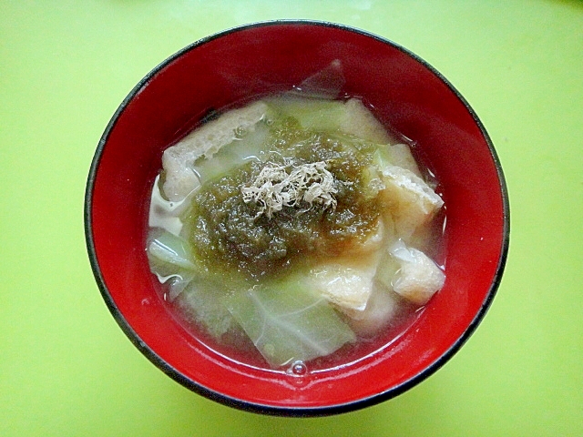 キャベツと油揚げとろろ昆布の味噌汁