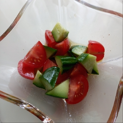 今日はカンタン酢で♪プチトマトとキュウリのマリネ