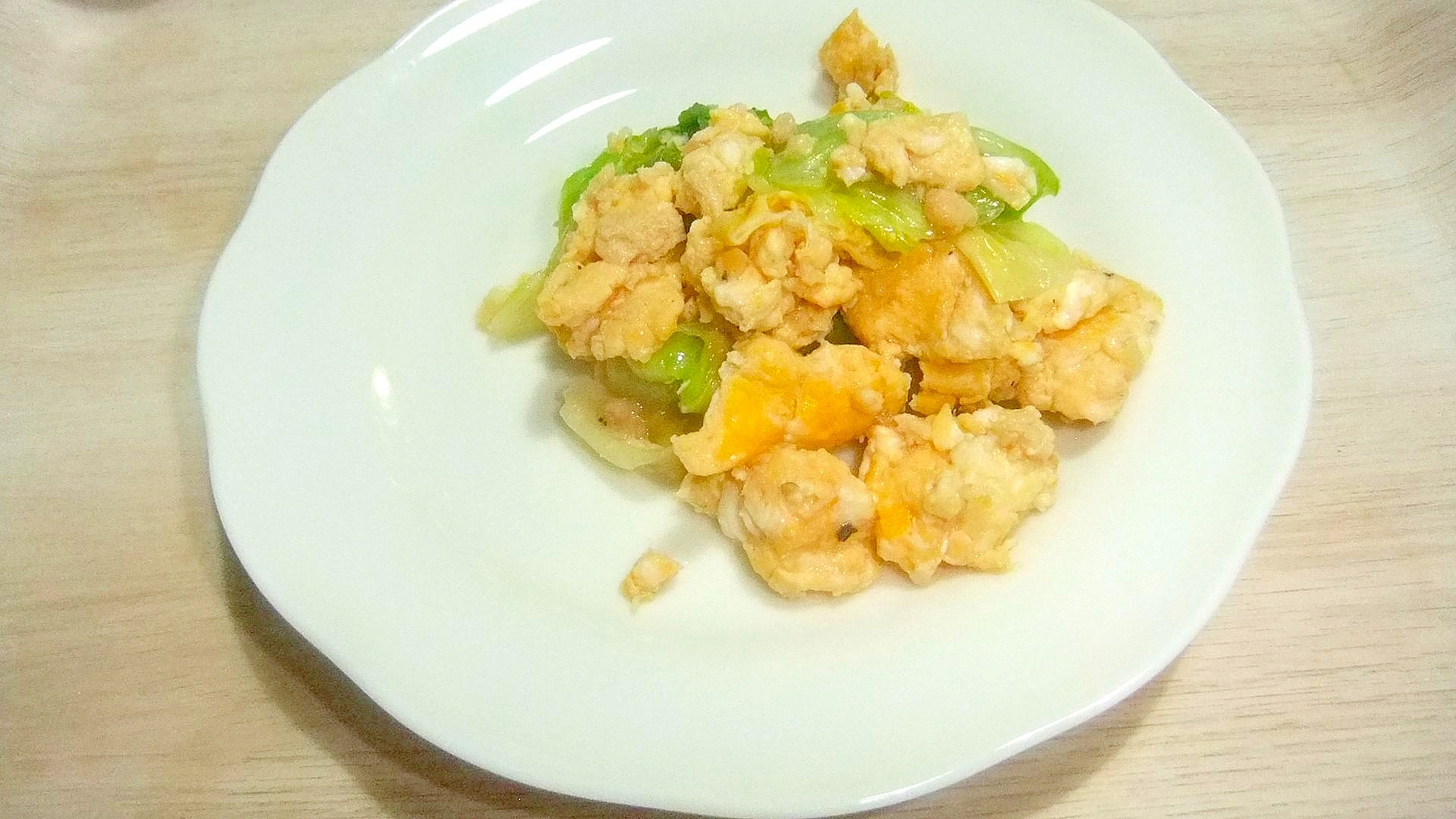 レタスと鮭と卵のソテー