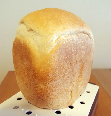 HBが１斤サイズなので、強力粉250ｇで焼きました
良い焼き色の美味しいパンが焼けました
ご馳走様でした☆