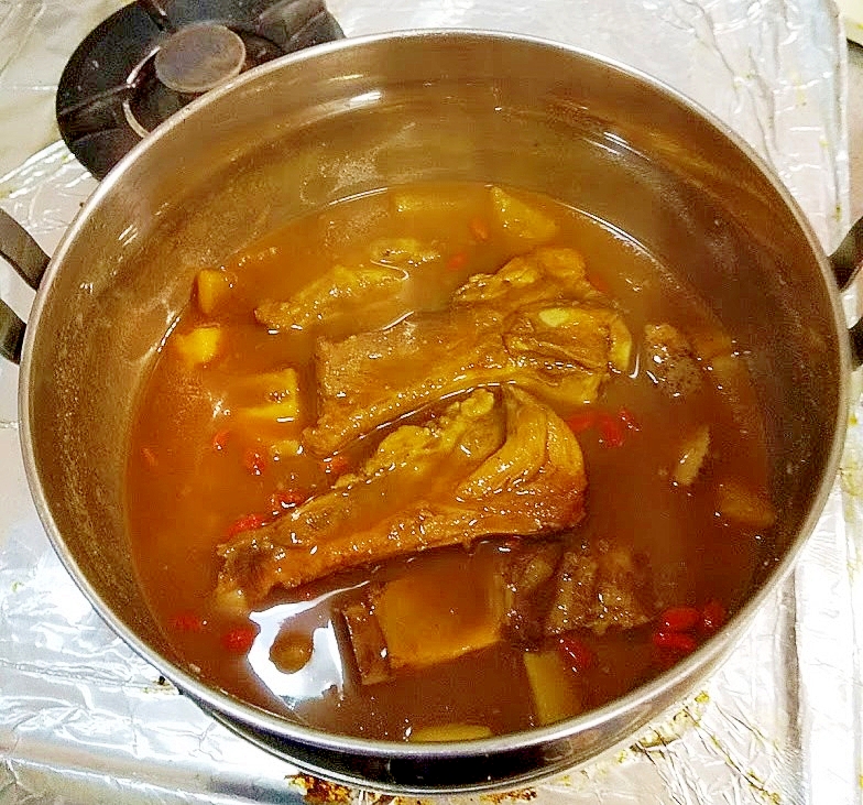 スペアリブと根菜のカレースープ
