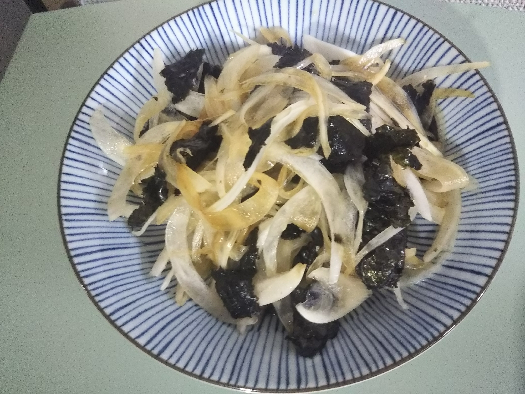 新玉ねぎと板海苔の和え物