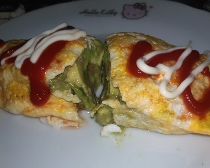 子どもがマヨネーズとケチャップを同時にかけたのですが(汗)クリーミーなオムレツで美味しかったのでアボカド特売の時にリピしたいと思います！