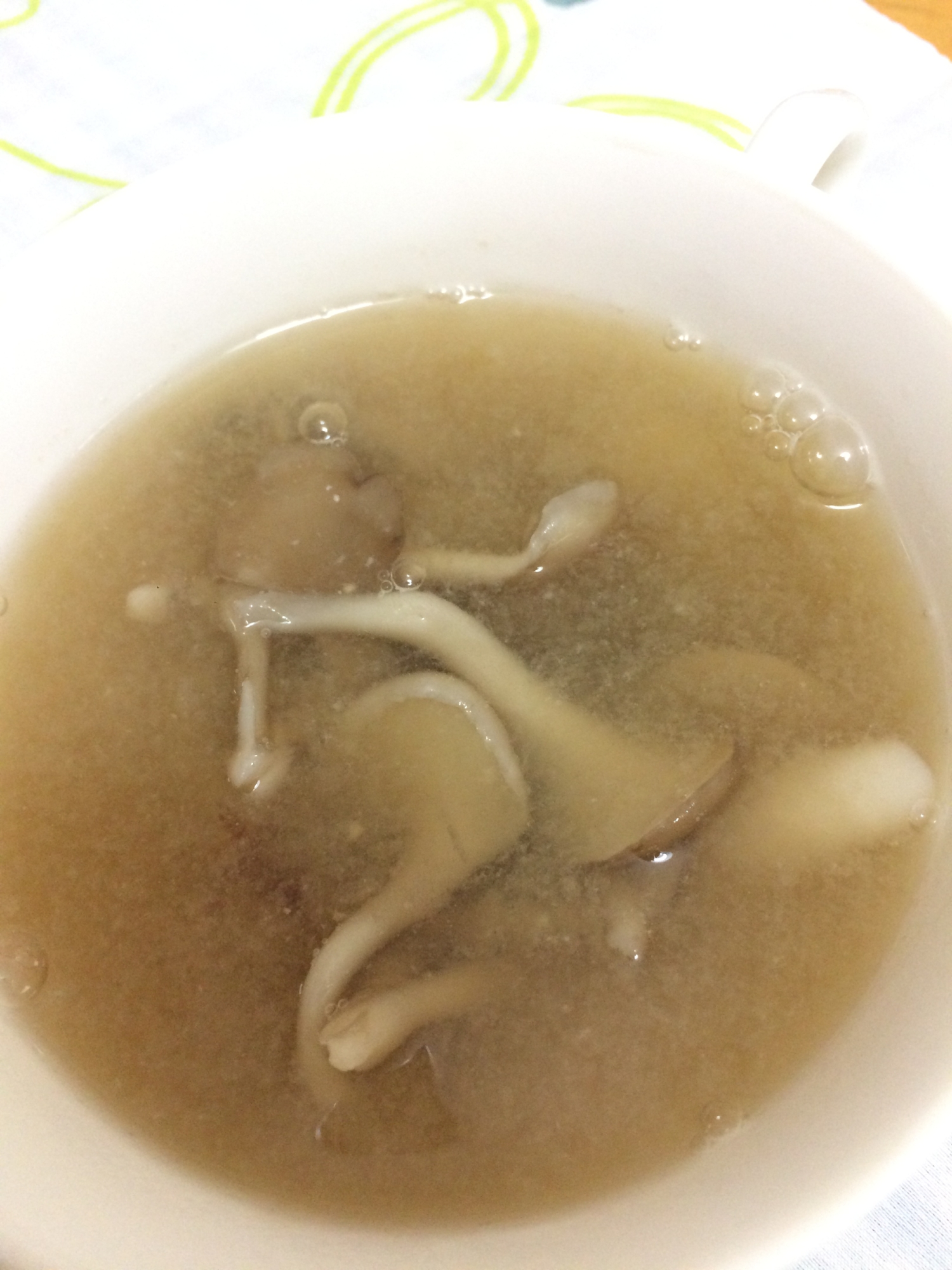 舞茸 シメジ 布海苔の味噌汁
