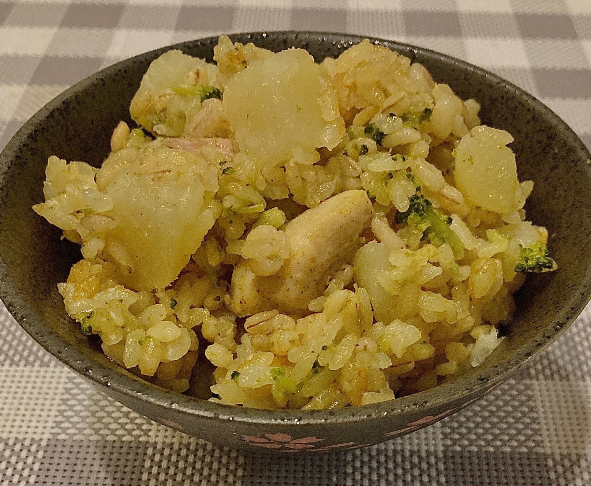 ダイエットご飯☆新じゃがと鶏もも肉の炊き込みご飯♪