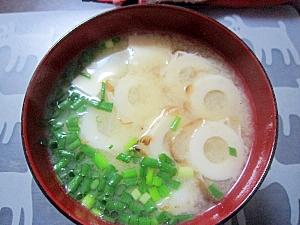 和朝食！ちくわと豆腐のお味噌汁