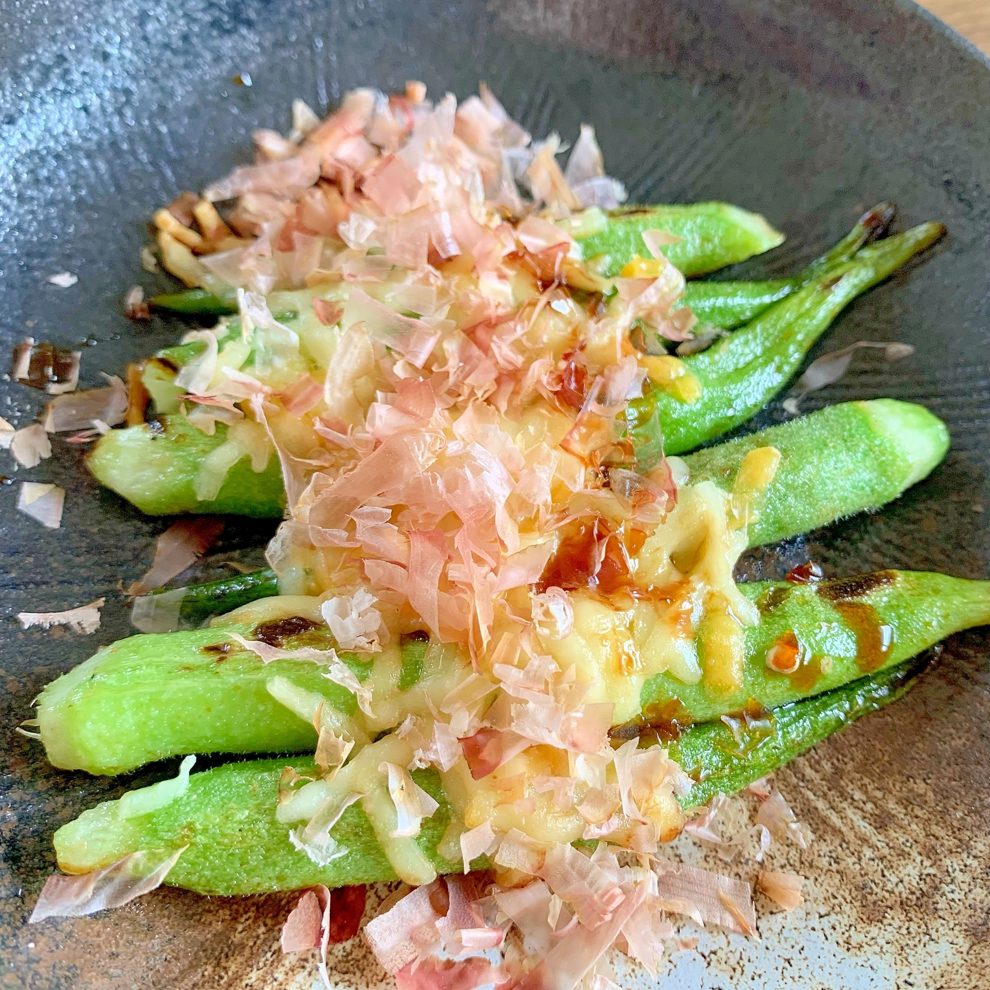 焼きオクラのチーズおかか