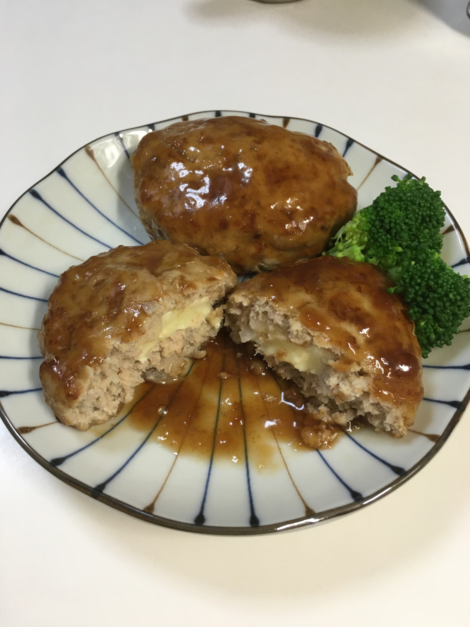 照り焼きソースが美味い！チーズinおからハンバーグ