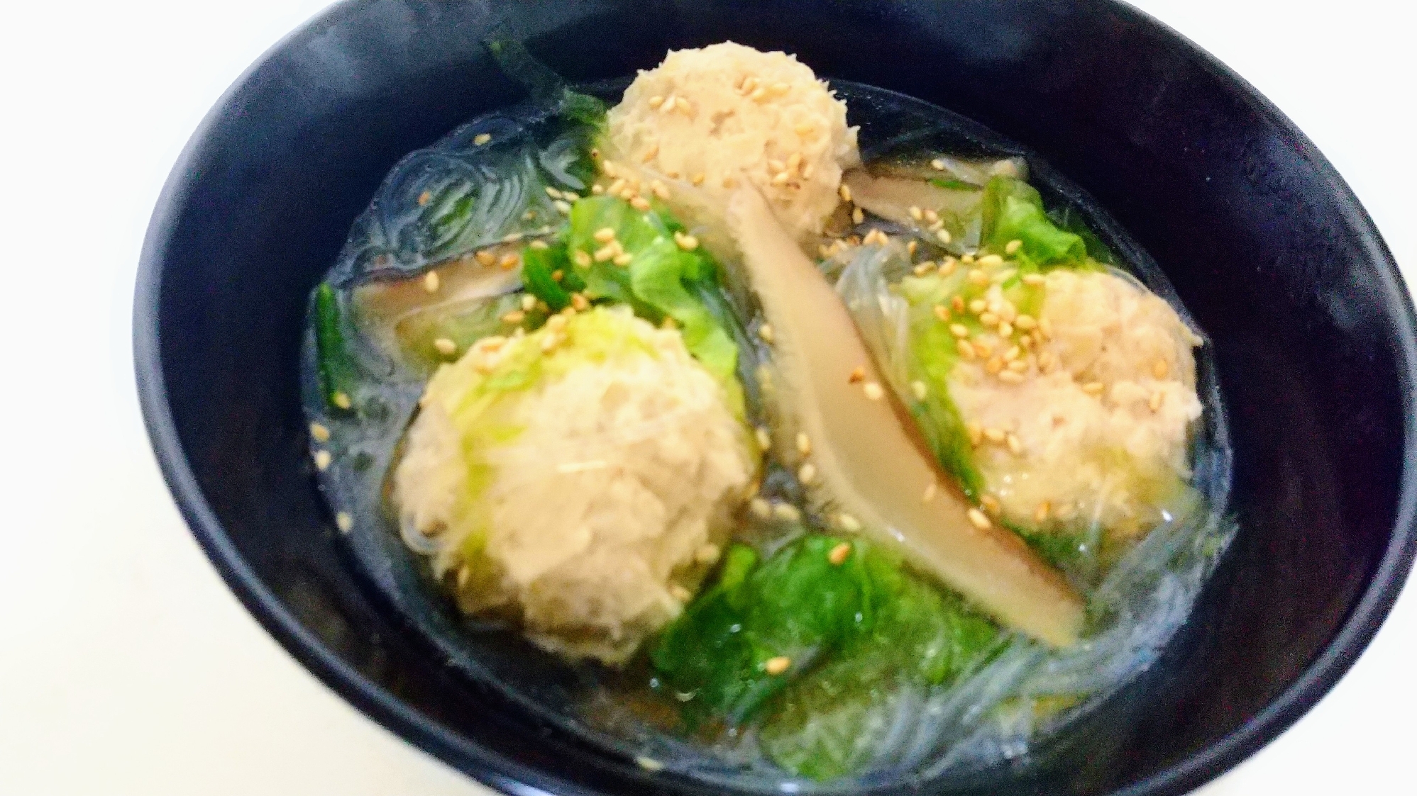 鶏団子とレタスしいたけの春雨スープ