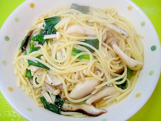 きのことほうれん草のスープパスタ