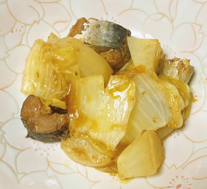 白菜と大根の鯖味噌缶とラー油のぴりっと煮