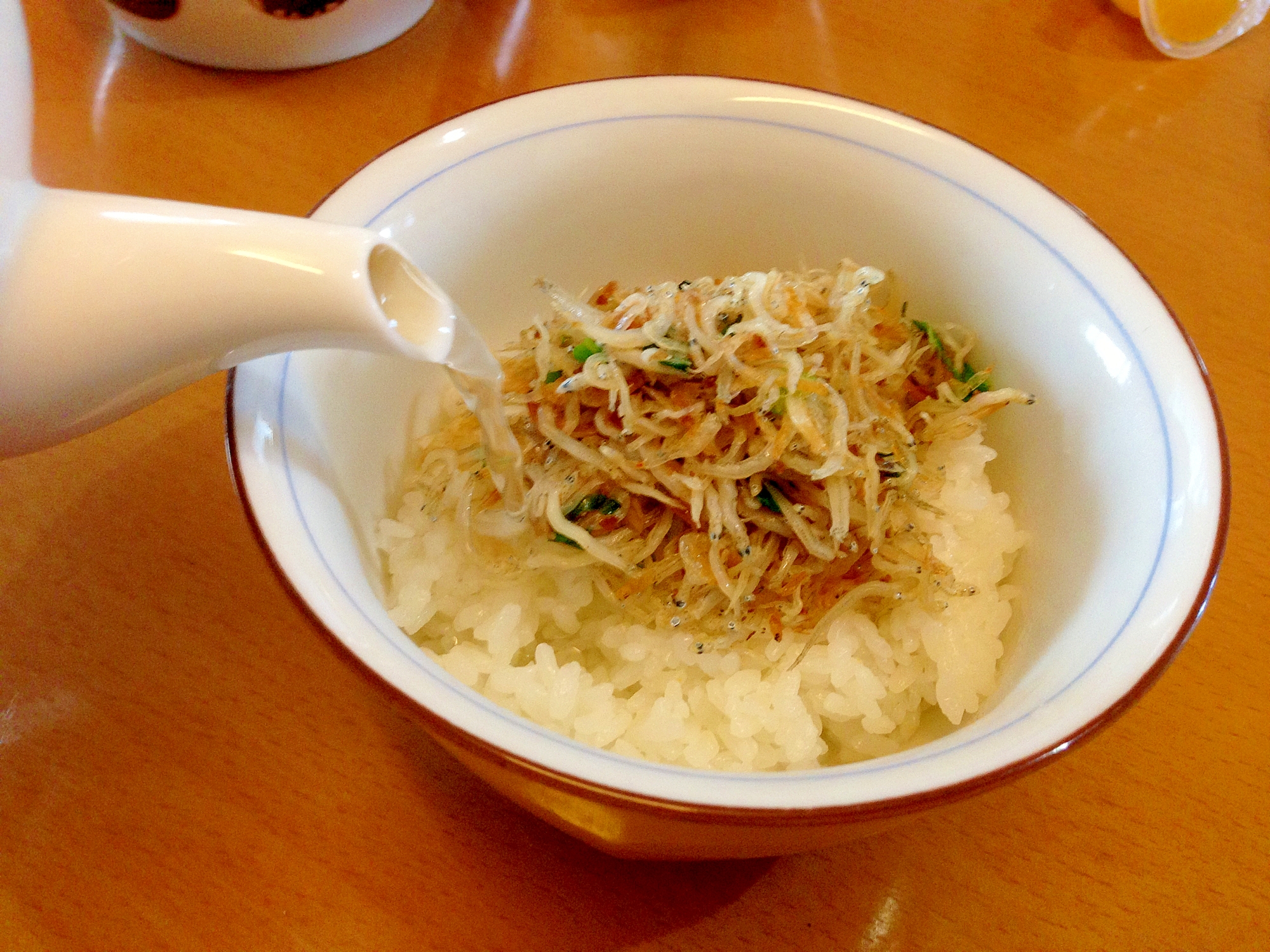 簡単朝ごはん！ゴマ油香るしらす混ぜご飯/お茶漬け