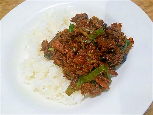 茄子とピーマンとマグロ味付けフレーク缶のカレー