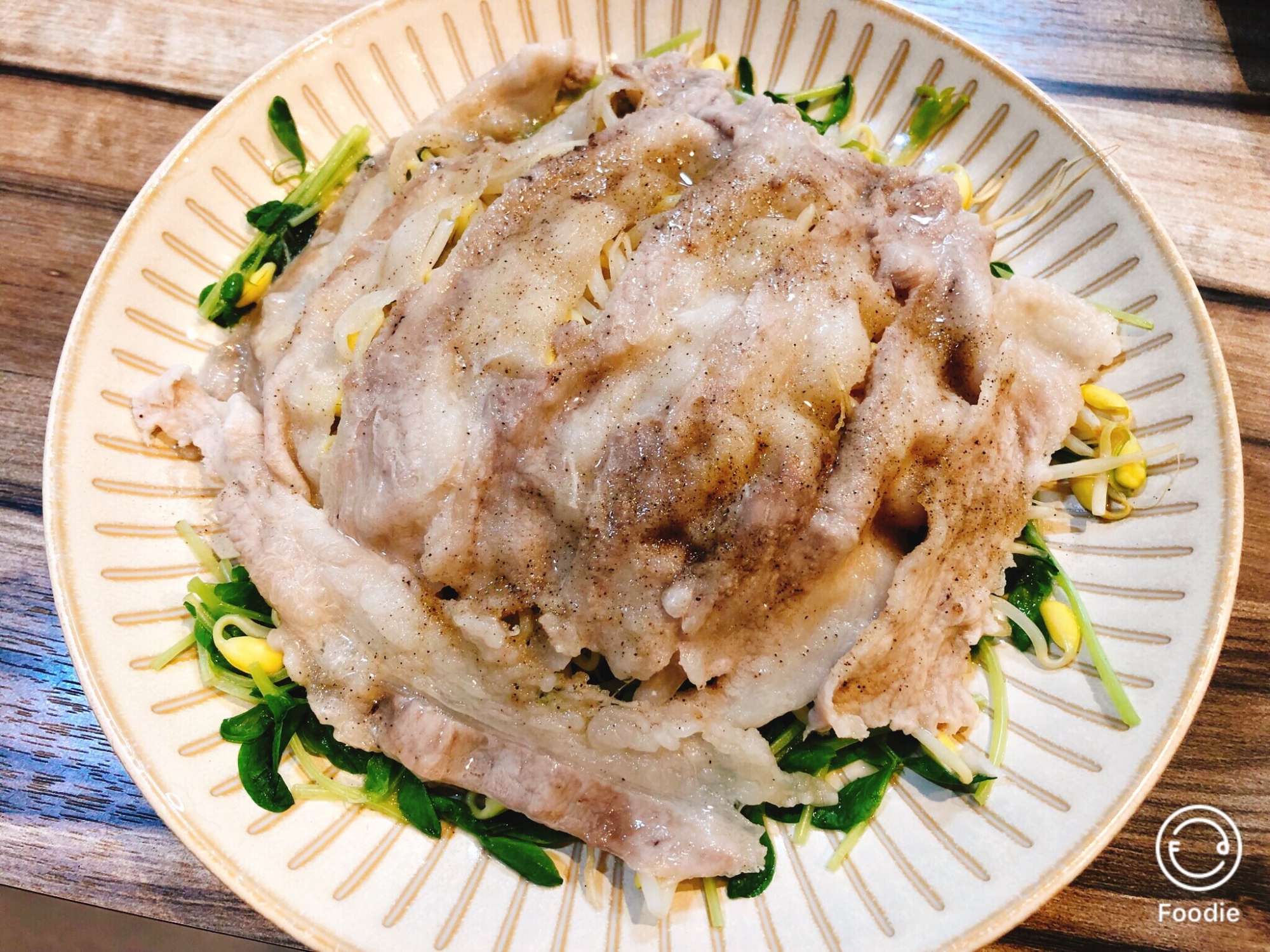 豆苗ともやしの豚肉のせ レシピ 作り方 By りえ氏 楽天レシピ 豆苗ともやしの豚肉のせ レシピ 作り方 By りえ氏 楽天レシピ